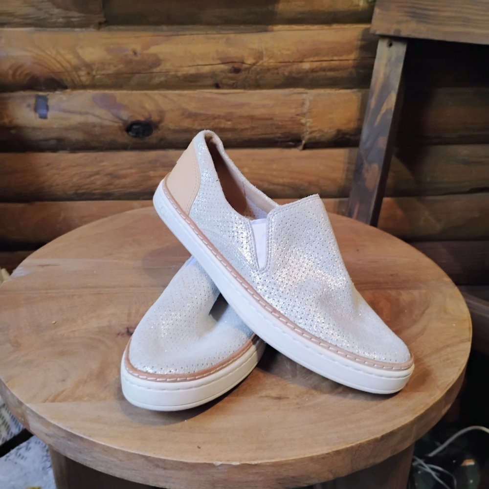 UGG Women's Slip-On Shoes - Silver and Tan - EUC